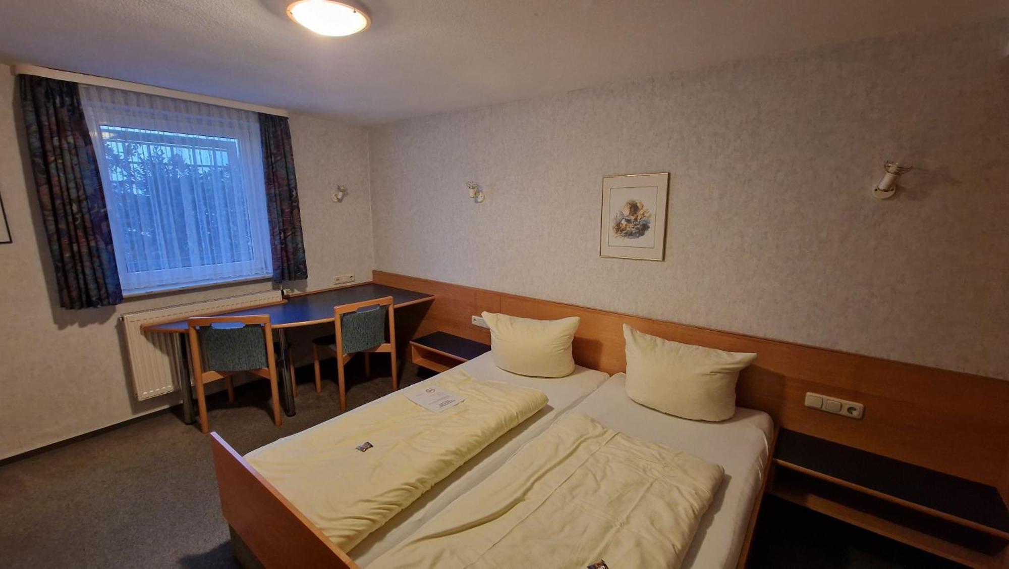 Ipsheim Schwarzer Adler - Hotel Garni חדר תמונה