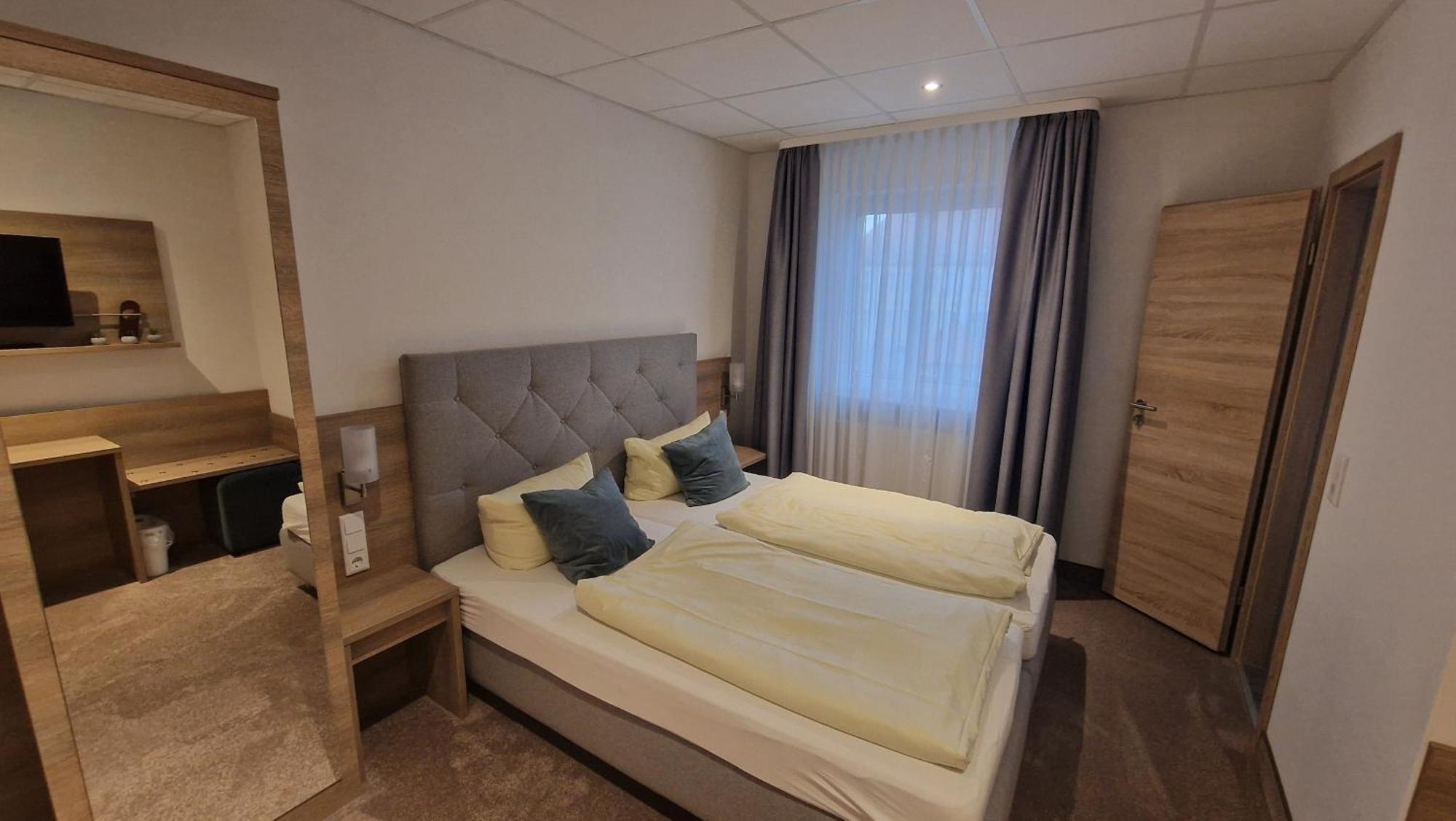 Ipsheim Schwarzer Adler - Hotel Garni מראה חיצוני תמונה