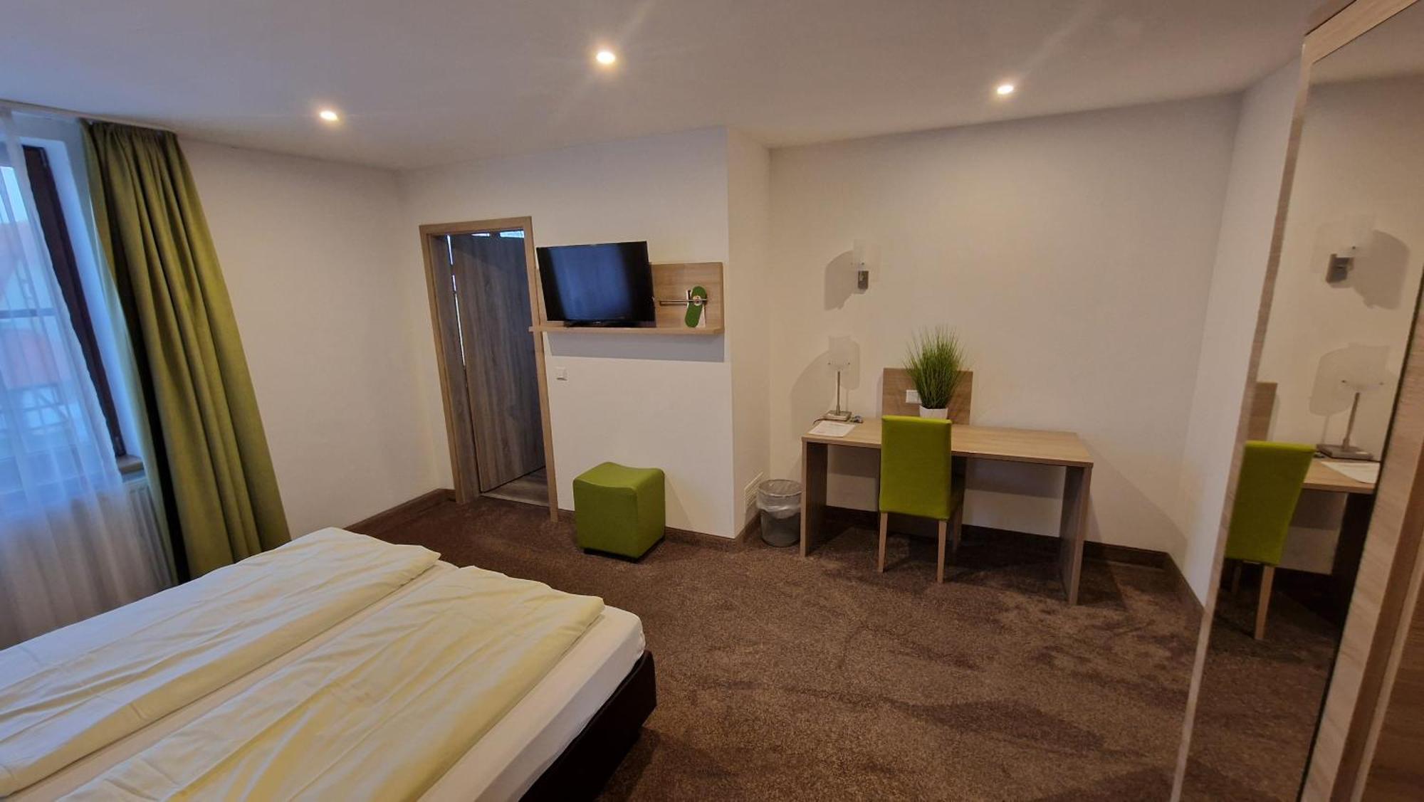 Ipsheim Schwarzer Adler - Hotel Garni מראה חיצוני תמונה