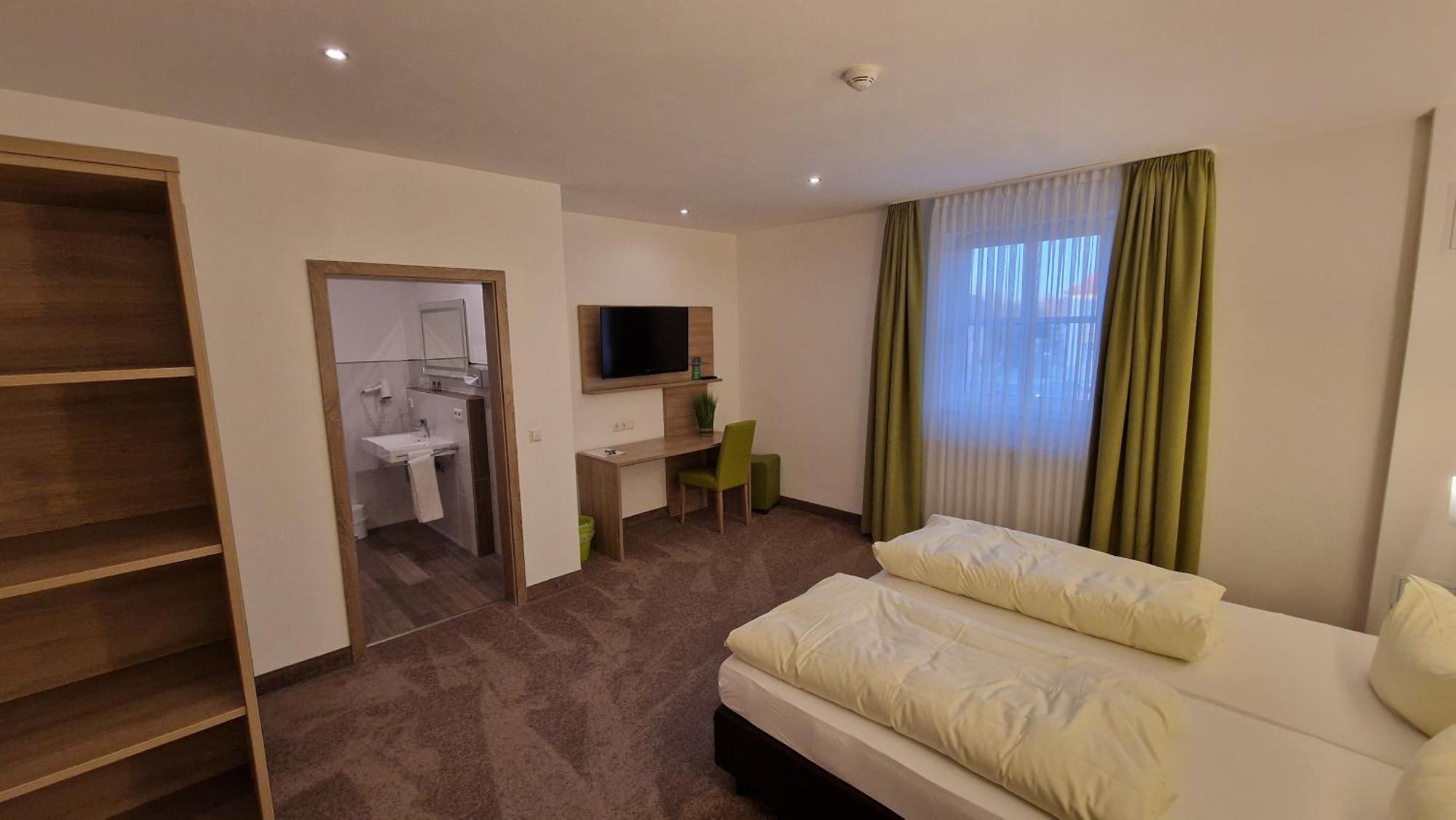 Ipsheim Schwarzer Adler - Hotel Garni מראה חיצוני תמונה