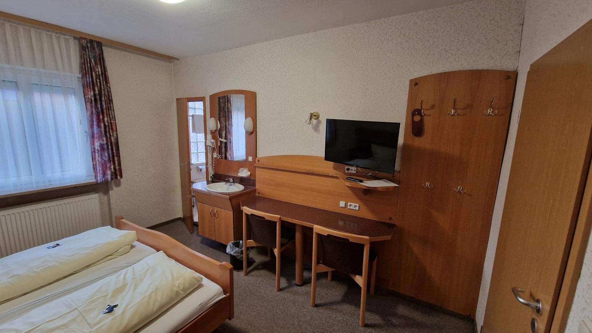 Ipsheim Schwarzer Adler - Hotel Garni מראה חיצוני תמונה