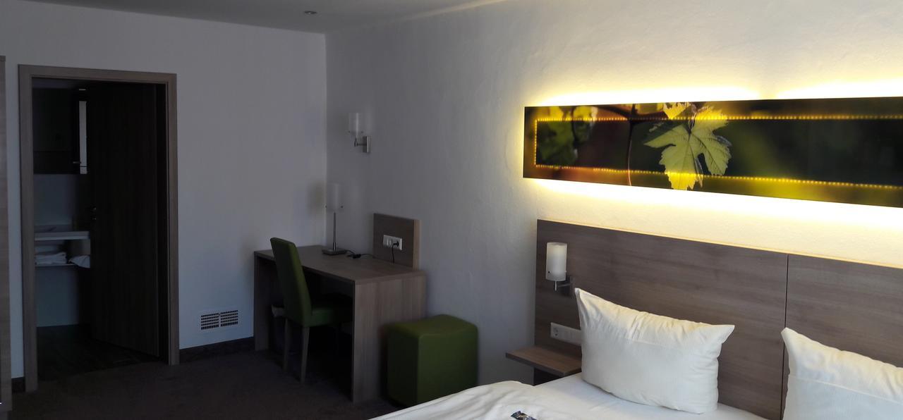 Ipsheim Schwarzer Adler - Hotel Garni מראה חיצוני תמונה